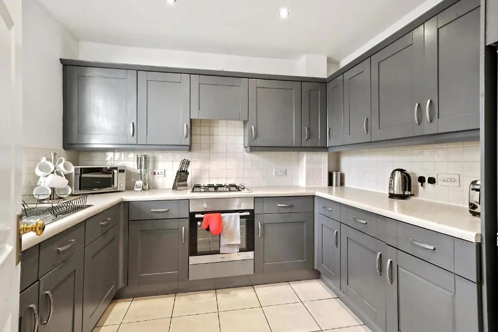 Stylish Central York House Sleeps 10