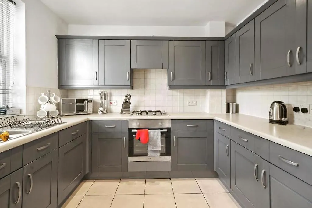 Stylish Central York House Sleeps 10 בית נופש