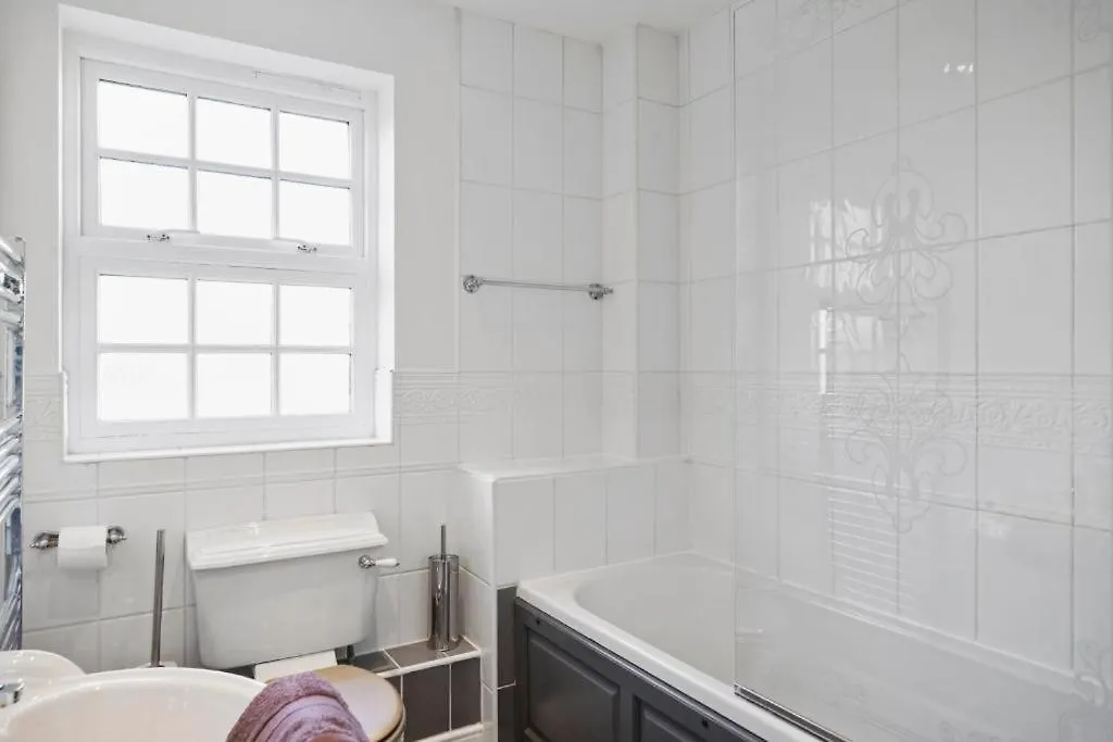 בית נופש Stylish Central York House Sleeps 10 בריטניה