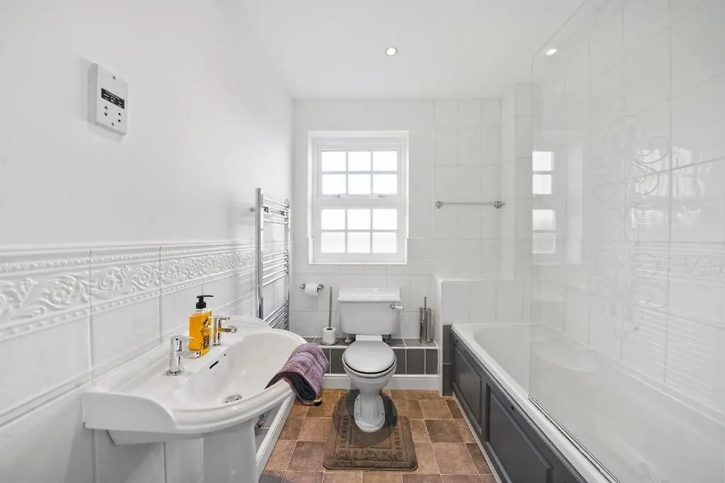 בית נופש Stylish Central York House Sleeps 10