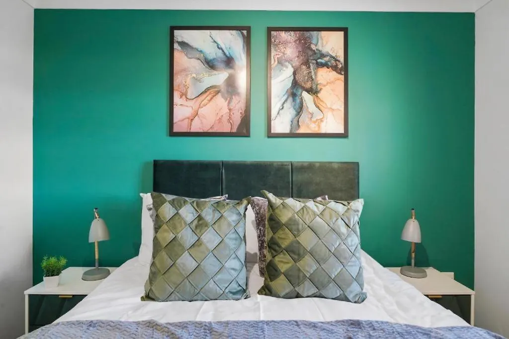 בית נופש Stylish Central York House Sleeps 10 בריטניה