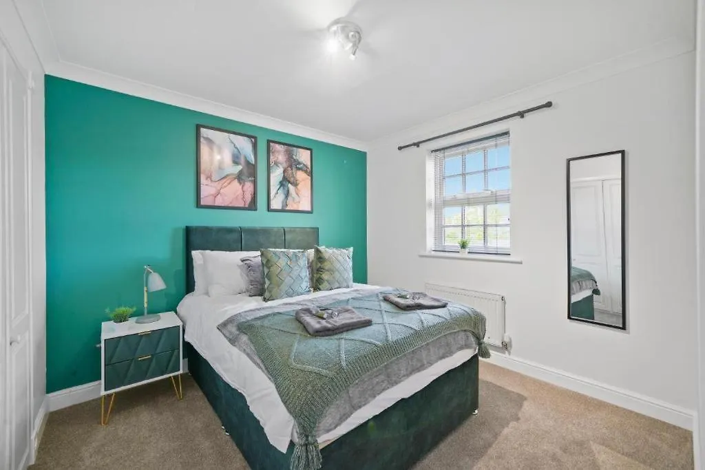 Stylish Central York House Sleeps 10 בריטניה