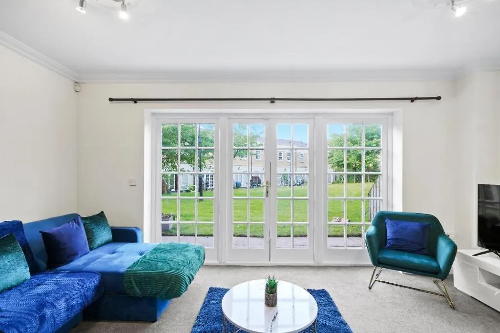 Stylish Central York House Sleeps 10 בריטניה